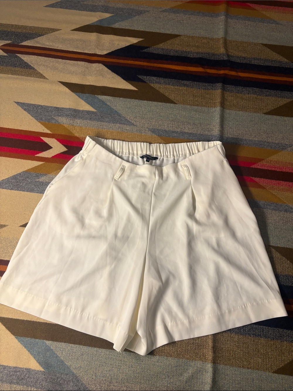 Women’s elegant White High-Waist Tailored Shorts